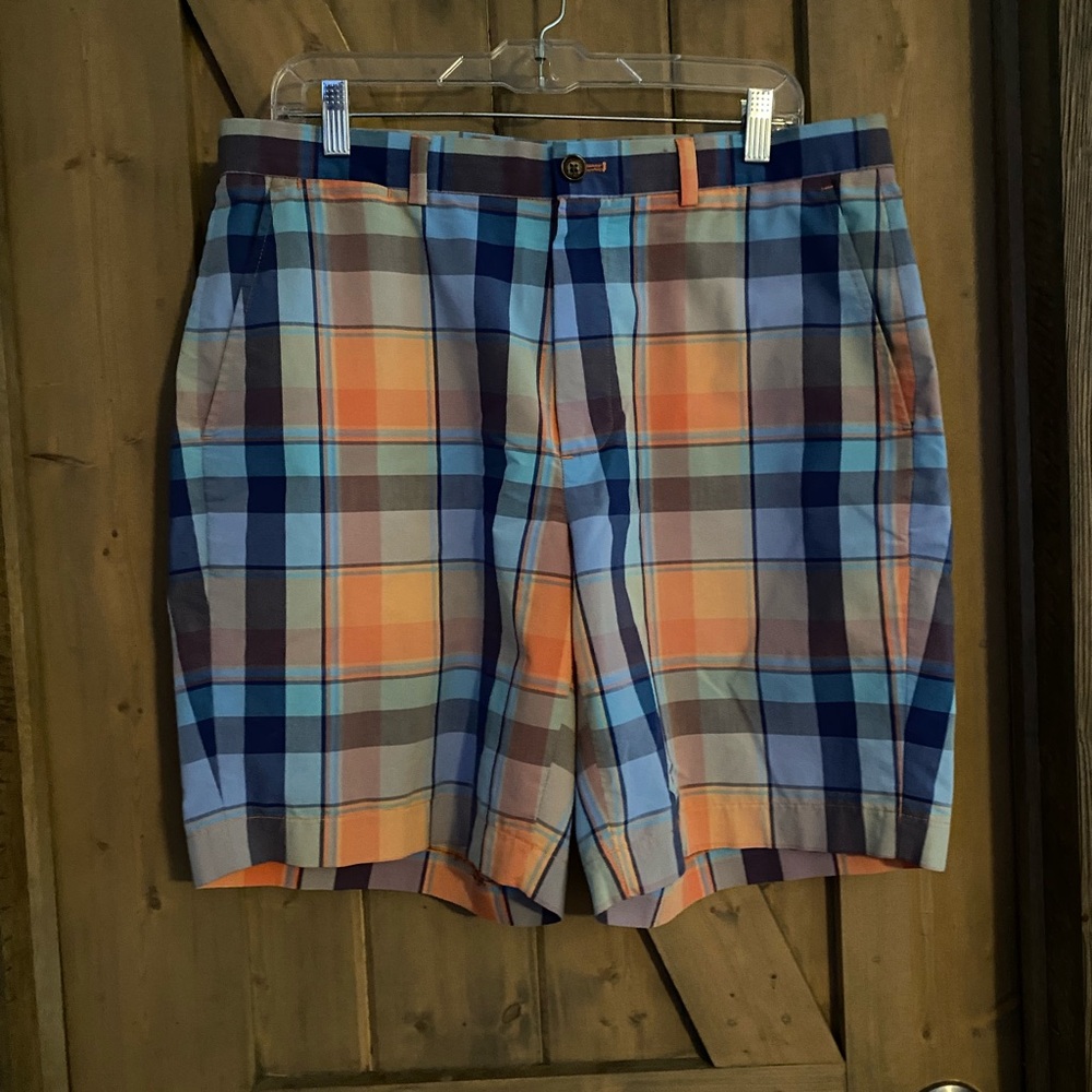 Brooks Brothers Shorts
Mens 35 Madra Blue Peach Chino Plaid Flat Front Golf